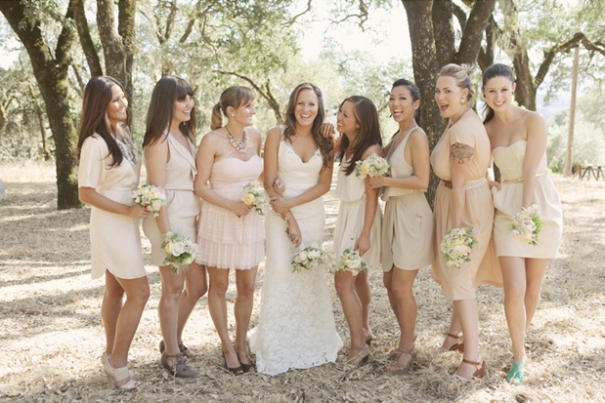 mix-matched bridesmaids dresses. Photography Edyta Szyszlo. Read more: http://www.hummingheartstrings.de/index.php/hochzeitsmode/same-same-but-different-ungleiche-brautjungfernkleider/