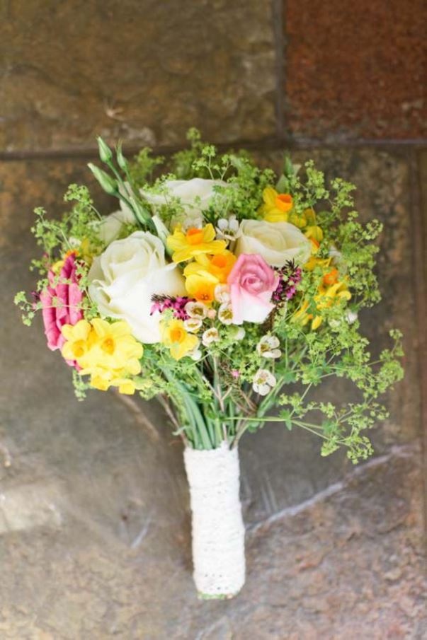 Spring Bouquets. Read more - http://www.hummingheartstrings.de/?p=11057 Photo: Deville Photography