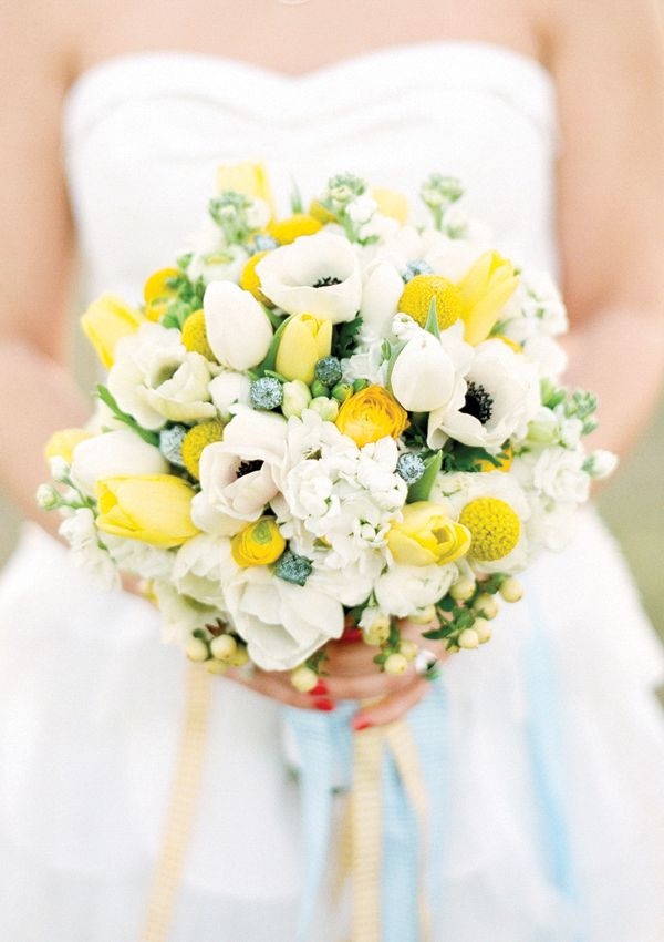 Spring Bouquets. Read more - http://www.hummingheartstrings.de/?p=11057 Photograpy by Melissa Schollaert