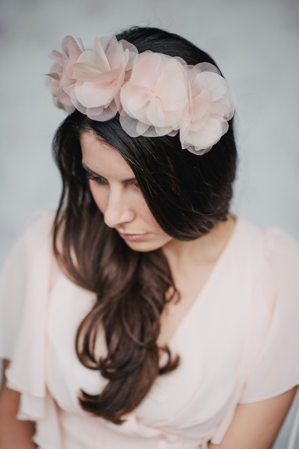 Spring Bridal Accessories by Schoenmich Accessoires_Photography by Ishtar Najjar via Wedding Blog Humming Heartstrings_39