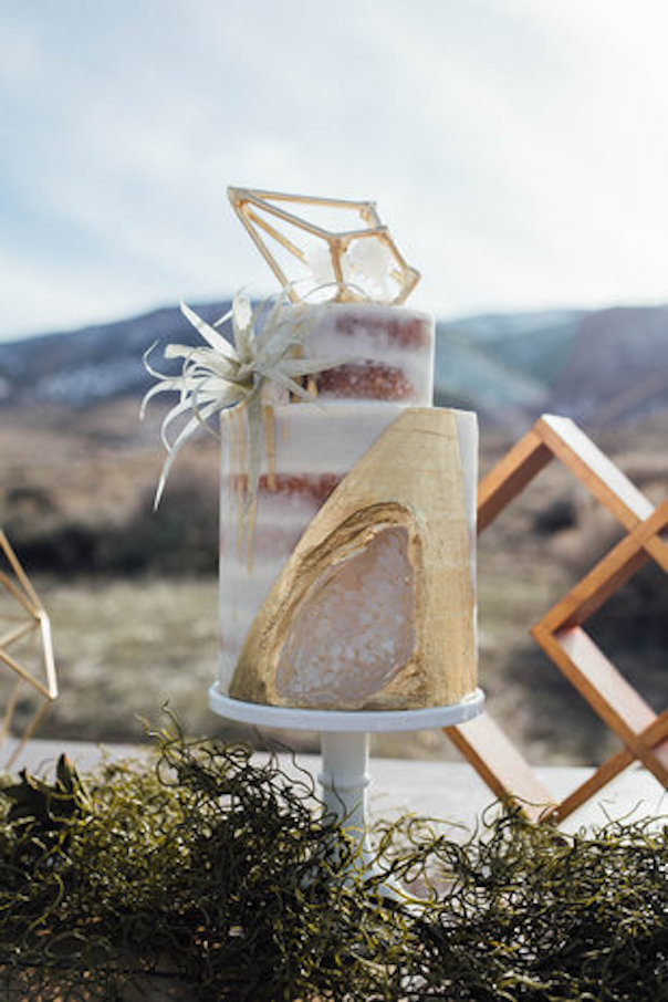 Geode Wedding Cakes as seen on Wedding Blog Humming Heartstrings. Read more: http://www.hummingheartstrings.de/?p=20229. Photo by Emily Muench